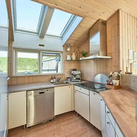 بيت للعطل Bright Timber House With Outdoor And Sea View