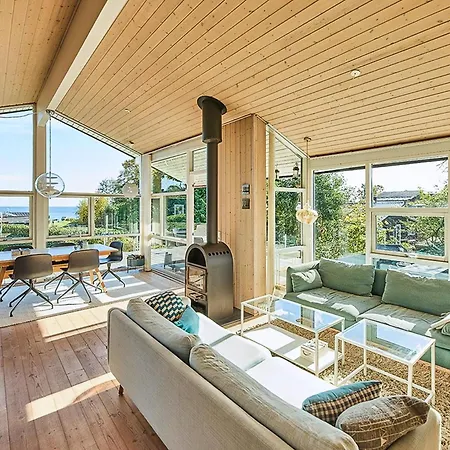 بيت للعطل Bright Timber House With Outdoor And Sea View *