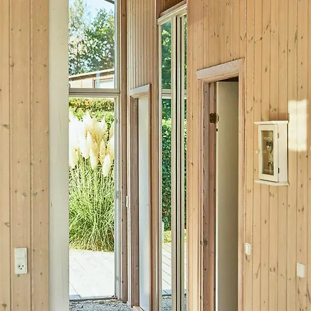 Bright Timber House With Outdoor And Sea View بيت للعطل