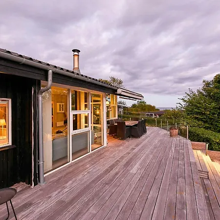 Vakantiehuis Bright Timber House With Outdoor And Sea View