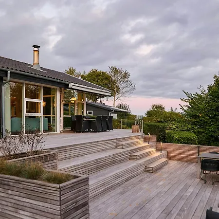 بيت للعطل Bright Timber House With Outdoor And Sea View