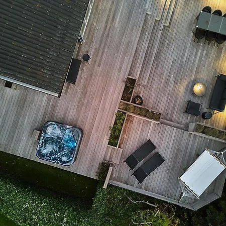 بيت للعطل Bright Timber House With Outdoor And Sea View *